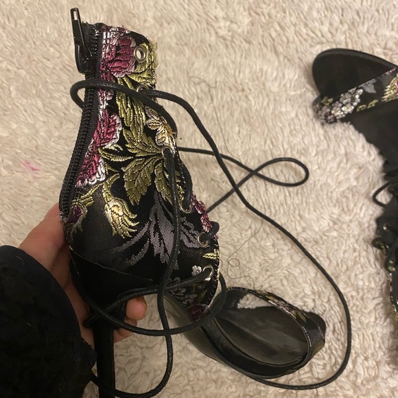 HIGH HEELED SHOES 6.5 - Picture 2 of 3